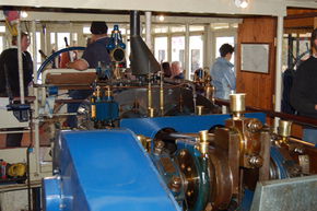 Emmylou Paddle Steamer - Accommodation QLD 5