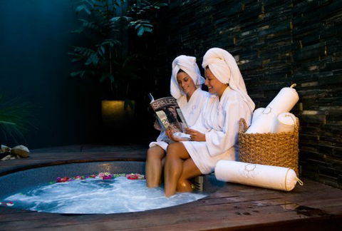 Q1 Spa - Gold Coast - Accommodation QLD 4