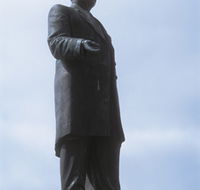 Piesse Memorial Statue - Accommodation QLD