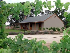 VineCrest Fine Barossa Wine - Accommodation QLD 0