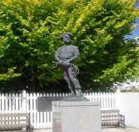 Alexander Cameron Statue - Accommodation QLD