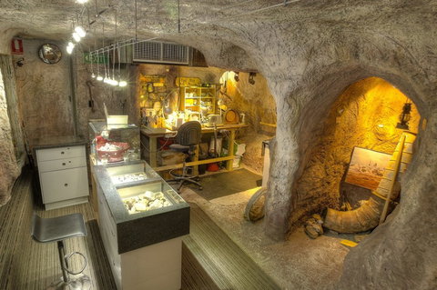 Unique Opal And Diamond Mine  - The Underground Opal Mine - Accommodation QLD 1