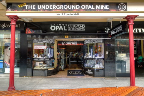 Unique Opal And Diamond Mine  - The Underground Opal Mine - Accommodation QLD 2