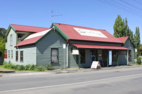 Stanley's Studio And Gallery - Fine Art And Craft - Accommodation QLD 0