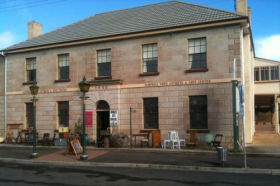 Wildes Antiques - Accommodation QLD 0