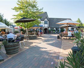 George Harcourt Inn - Accommodation QLD 0