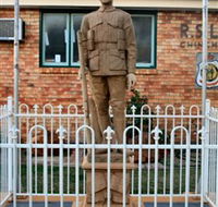 Soldier Statue Memorial Chinchilla - Accommodation QLD