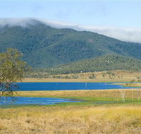 Lake Elphinstone - Accommodation QLD