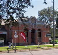 Old Post Office Seymour - Fine Art Gallery  Licensed Restaurant - Accommodation QLD