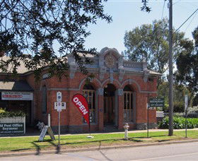 Old Post Office Seymour - Fine Art Gallery & Licensed Restaurant - Accommodation QLD 0