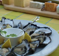 Oyster Shed on Wray Street - Accommodation QLD