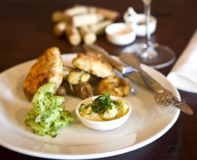 Jones Winery & Vineyard Cafe - Accommodation QLD 3