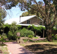St Anne's Vineyard - Myrniong - Accommodation QLD