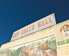 Ben Hall Wall - Accommodation QLD 0