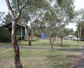 Lake Inverell Reserve - Accommodation QLD 1
