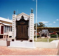 Gayndah War Memorial - Accommodation QLD