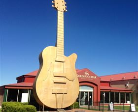 Big Golden Guitar Tourist Centre - Accommodation QLD 1