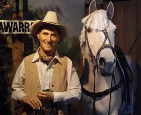 Big Golden Guitar Tourist Centre - Accommodation QLD 0