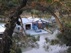 Pyramids Road Wines - Accommodation QLD 0