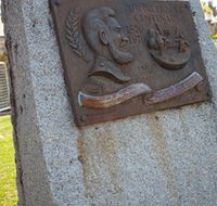 Thunderbolt's Statue and Constable Walker Memorial - Accommodation QLD