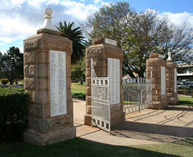 Warwick War Memorial And Gates - Accommodation QLD 2