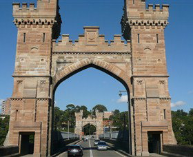 Bailey's Sydney - Tours For People Who Don't Like Tours - Accommodation QLD 6