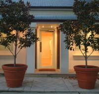 Australian Galleries - Roylston Street - Accommodation QLD