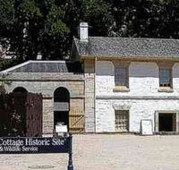 Cadmans Cottage - Accommodation QLD
