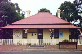 Dredges Cottage - Accommodation QLD 0