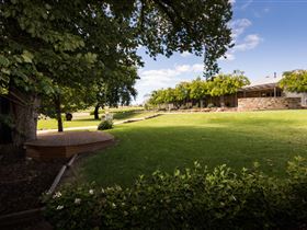 Howard Vineyard - Accommodation QLD 2