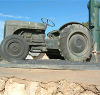 Ferguson Tractor Monument - Accommodation QLD