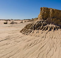 Walls of China - Accommodation QLD