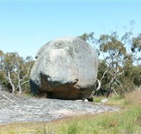 Tolmer Rocks - Accommodation QLD