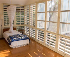 Myilly Point Heritage Precinct - Accommodation QLD 4