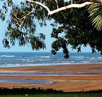 Beachfront Hotel - Accommodation QLD