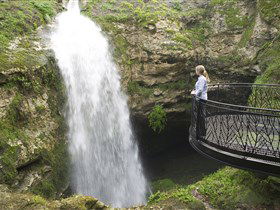 Cave Gardens - Accommodation QLD 2