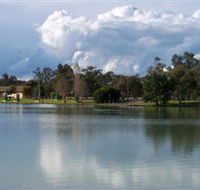 Gum Bend Lake - Accommodation QLD