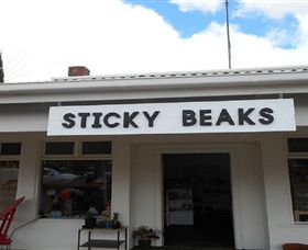 Sticky Beaks Craft Co-Operative Of Avoca - Accommodation QLD 0