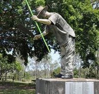 Cane Cutter Memorial - Accommodation QLD