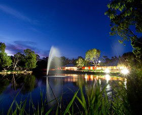 Savannah Visitor Plaza, Taronga Western Plains Zoo Dubbo - Accommodation QLD 3