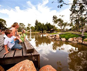Savannah Visitor Plaza, Taronga Western Plains Zoo Dubbo - Accommodation QLD 7