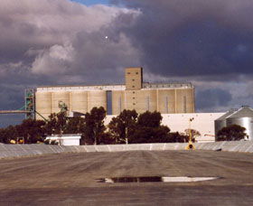 Co-operative Bulk Handling (CBH) Wheat Storage And Transfer Depot - Accommodation QLD 1