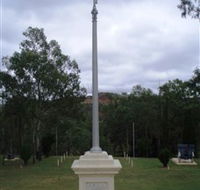 The Coronation Lamp Memorial - Accommodation QLD