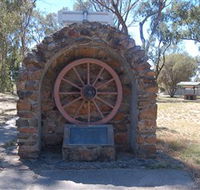 Jindera Pioneer Cairn - Accommodation QLD