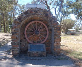 Jindera Pioneer Cairn - Accommodation QLD 0