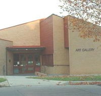 Cowra Regional Art Gallery - Accommodation QLD