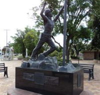 Miners Memorial Statue - Accommodation QLD