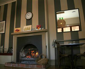 Gerry's @ The Commercial Hotel - Accommodation QLD 2