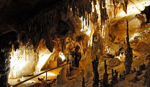 Wollondilly Cave - Accommodation QLD 0