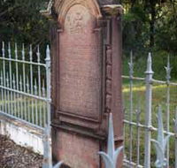 Pioneer Graves - Accommodation QLD